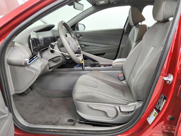 2025 HYUNDAI ELANTRA SEL Convenience — DENT