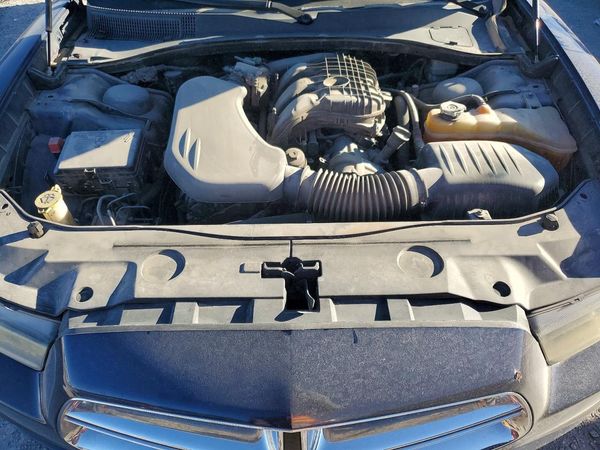 2013 DODGE CHARGER SE — Engine bay