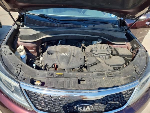 2014 KIA SORENTO Base/ LX — Engine bay