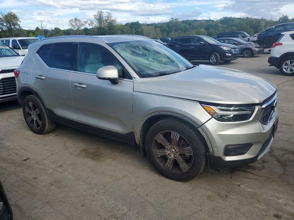 2019 VOLVO XC40 Inscription — Passenger 3/4