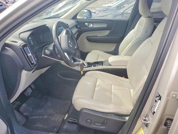 2019 VOLVO XC40 Inscription — DENT