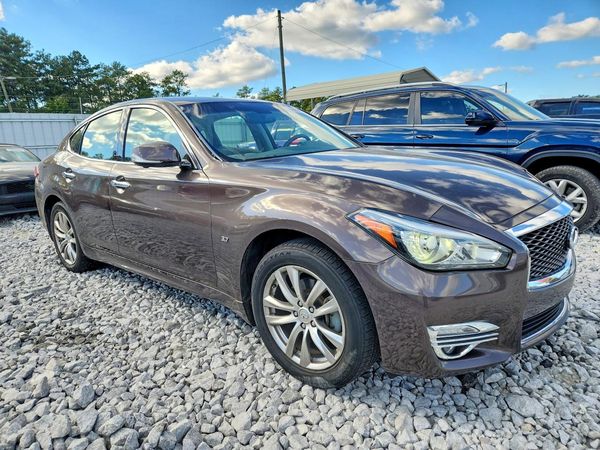 2018 INFINITI Q70 — Passenger 3/4