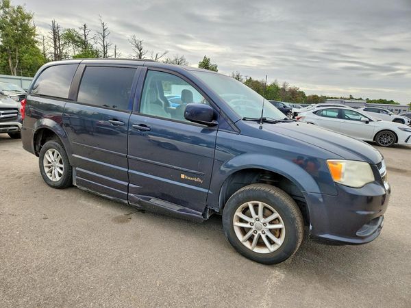 2013 DODGE GRAND CARAVAN SXT — Passenger 3/4