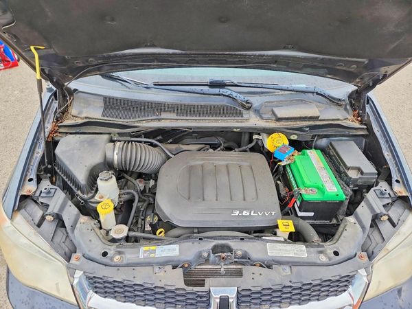 2013 DODGE GRAND CARAVAN SXT — Engine bay