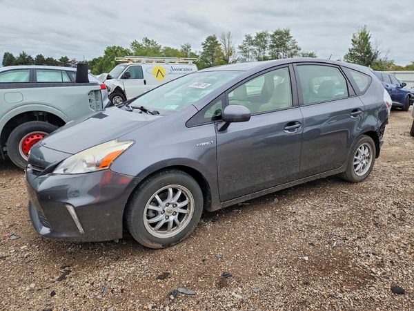 2014 TOYOTA PRIUS — Front 3/4