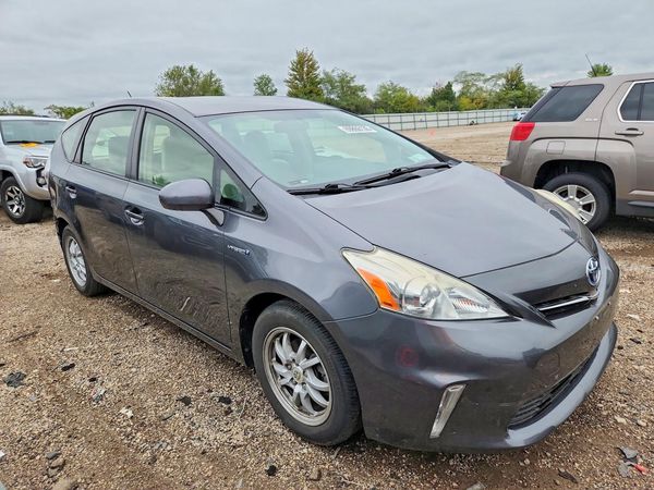 2014 TOYOTA PRIUS — Passenger 3/4
