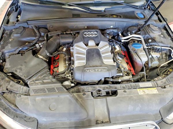 2016 AUDI S4 quattro Premium Plus — Engine bay