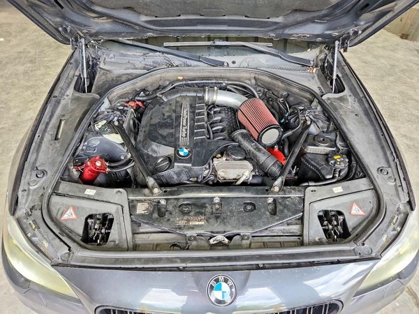 2014 BMW 535 xDrive — Engine bay