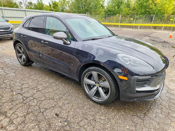 2025 PORSCHE MACAN Macan, Macan T — Passenger 3/4