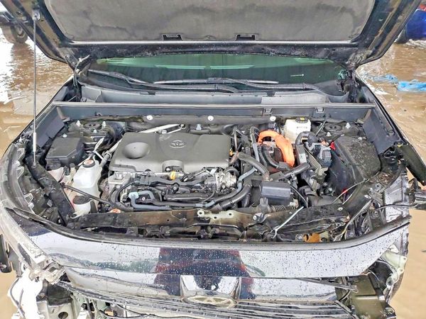 2025 TOYOTA RAV4 — Engine bay