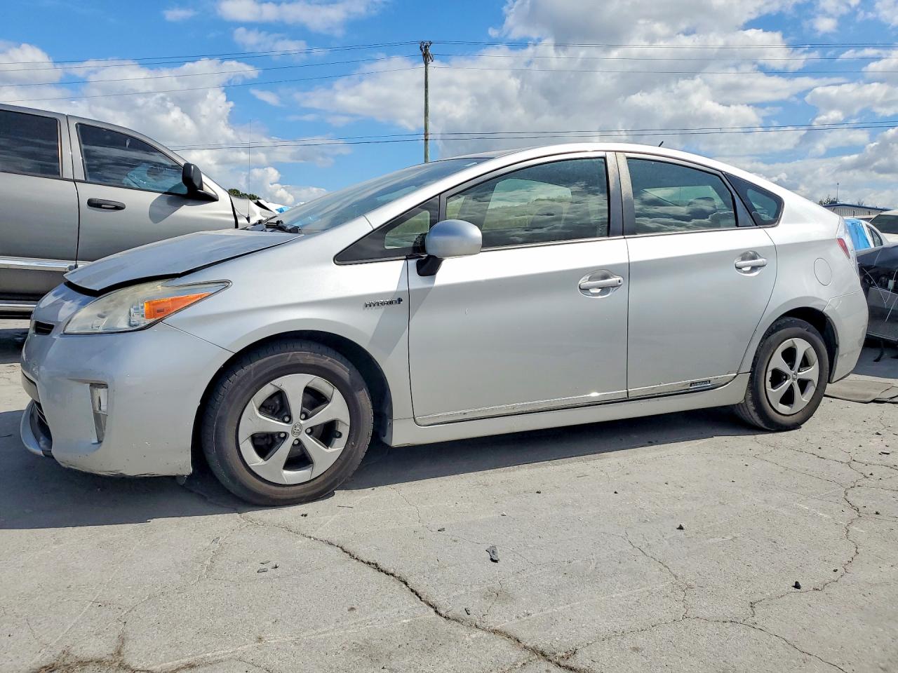 2014 TOYOTA PRIUS — Front 3/4
