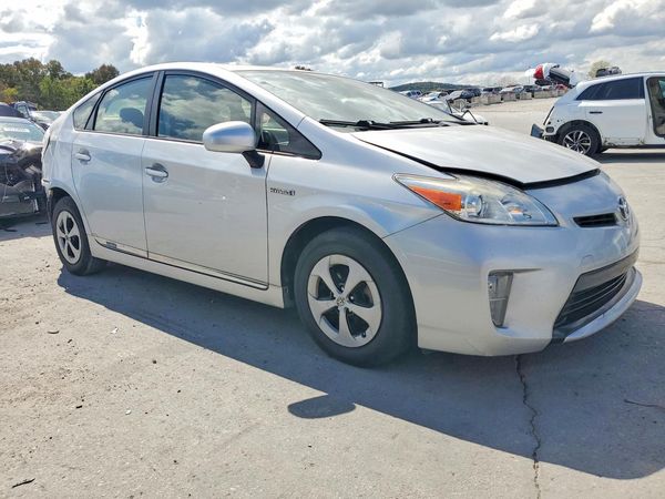 2014 TOYOTA PRIUS — Passenger 3/4