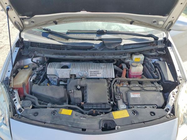 2014 TOYOTA PRIUS — Engine bay