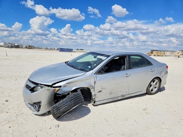 2014 TOYOTA CAMRY — DSFA — Front 3/4