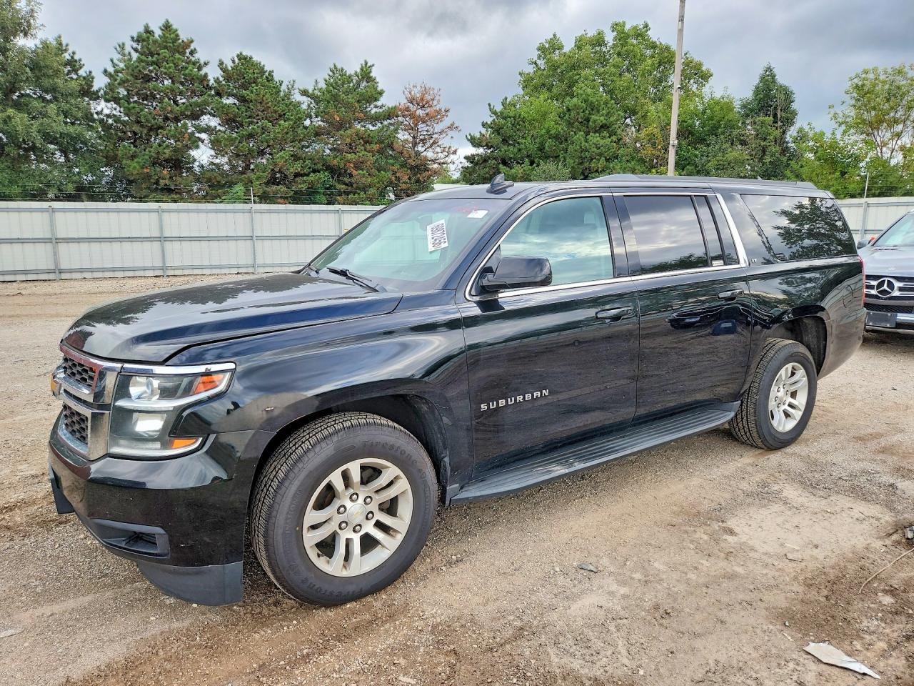 2018 CHEVROLET SUBURBAN LT — Front 3/4