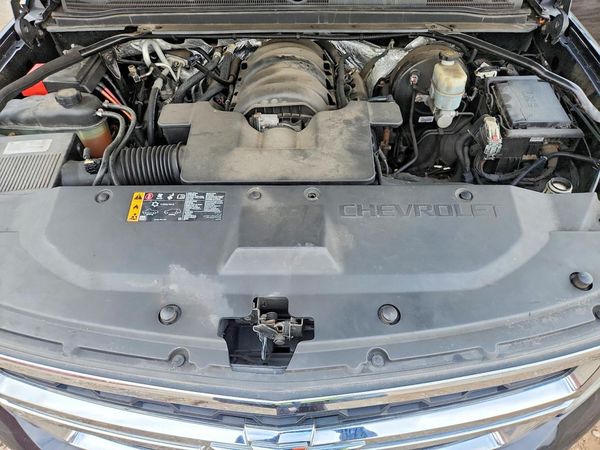 2018 CHEVROLET SUBURBAN LT — Engine bay