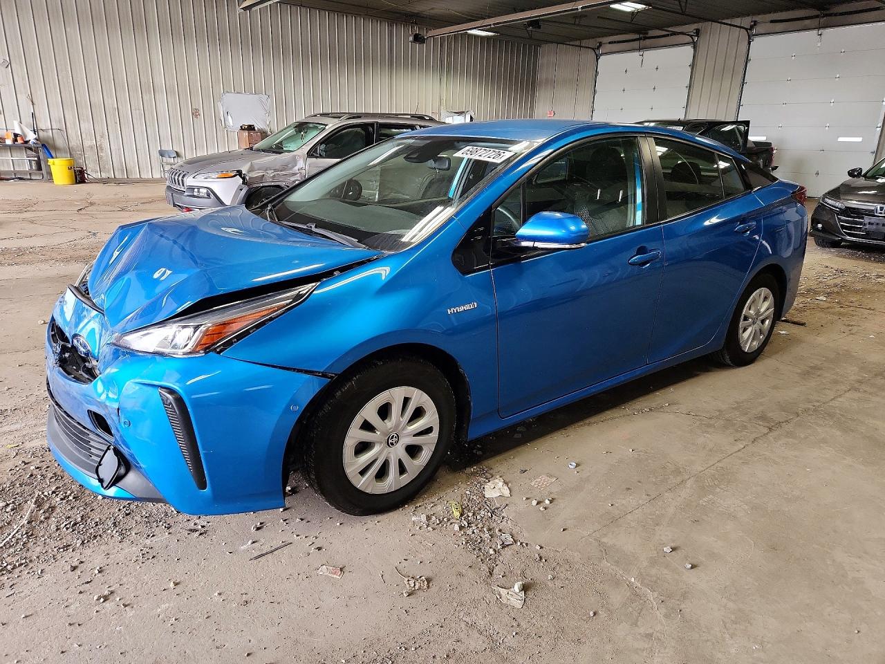 2019 TOYOTA PRIUS L/LE/XLE/LTD. — Front 3/4