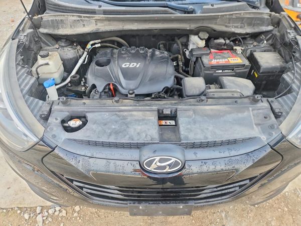 2015 HYUNDAI TUCSON GLS (Middle) — Engine bay