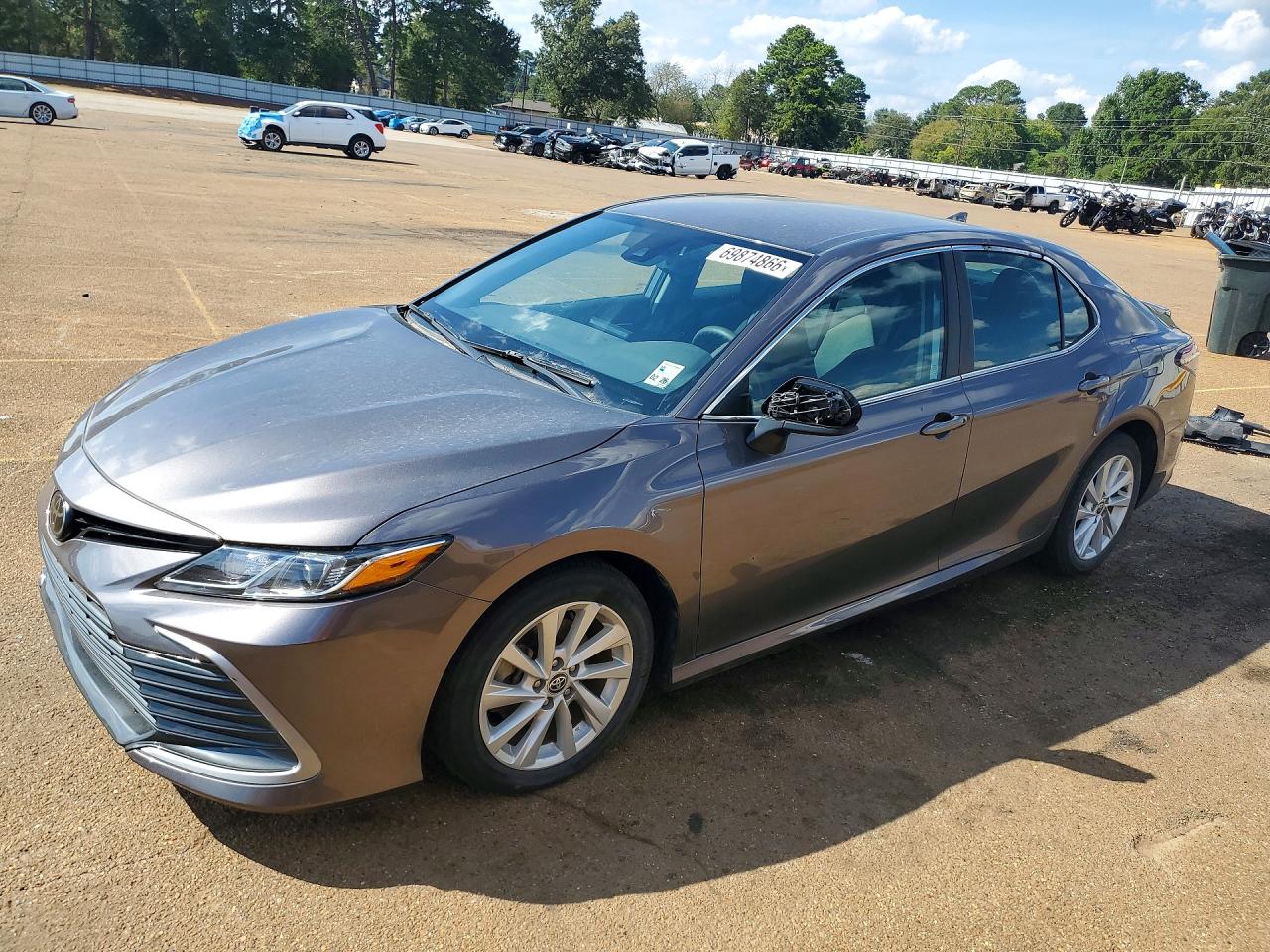 2023 TOYOTA CAMRY LE — Front 3/4