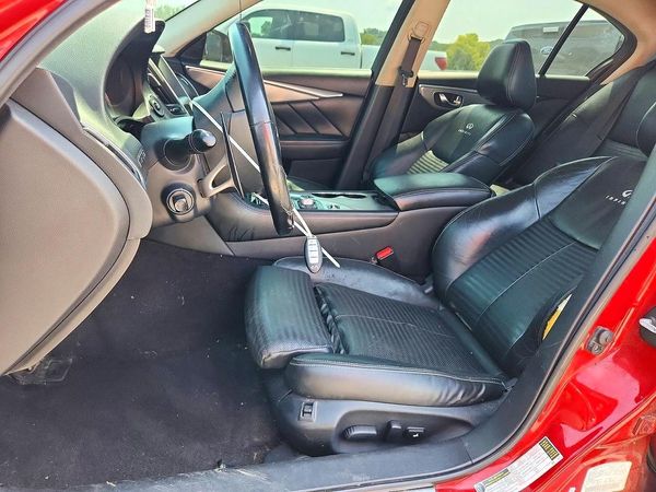 2014 INFINITI Q50 — DENT