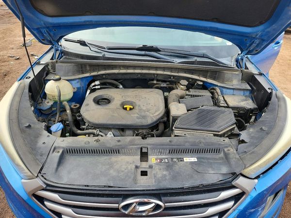 2017 HYUNDAI TUCSON — Engine bay