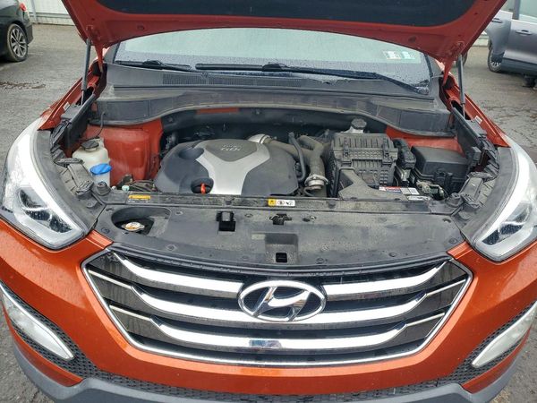 2014 HYUNDAI SANTA FE GLS — Engine bay