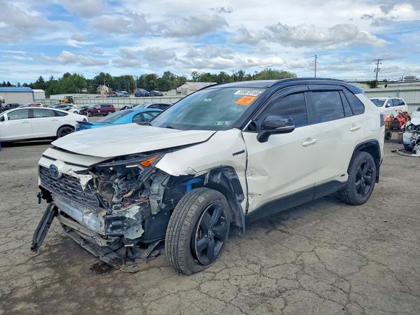 2019 TOYOTA RAV4 XSE HV 4WD — Front 3/4