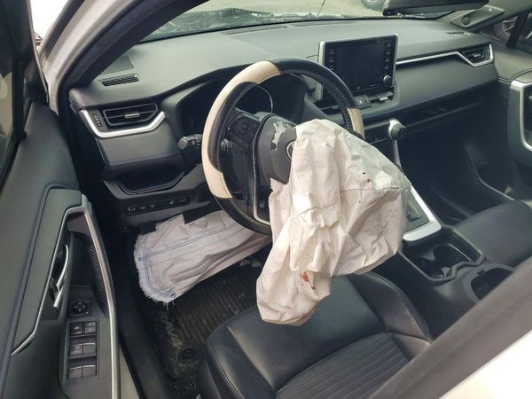 2019 TOYOTA RAV4 XSE HV 4WD — CKPT