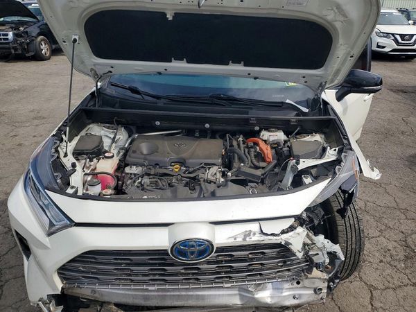 2019 TOYOTA RAV4 XSE HV 4WD — Engine bay