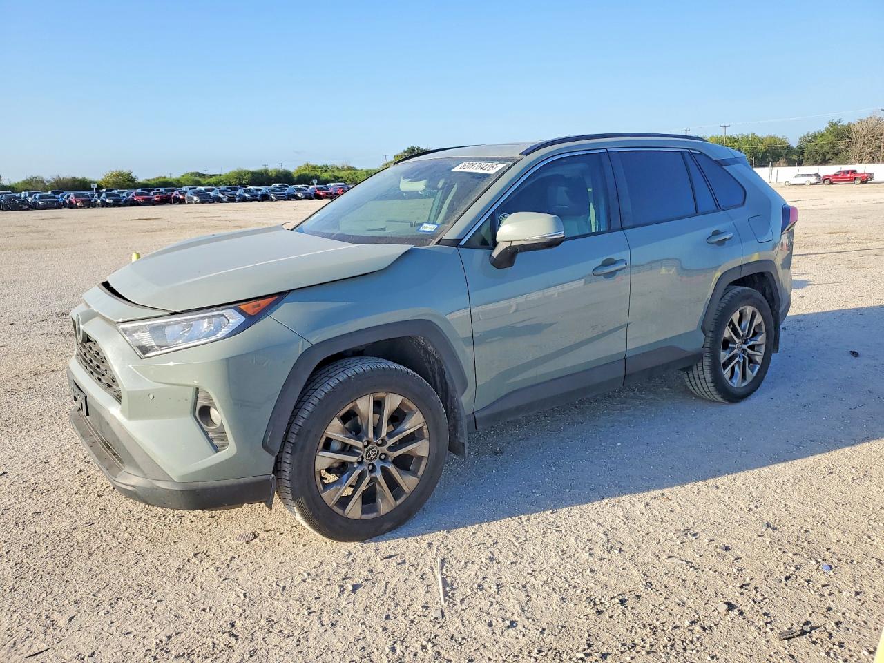 2021 TOYOTA RAV4 XLE Premium — Front 3/4