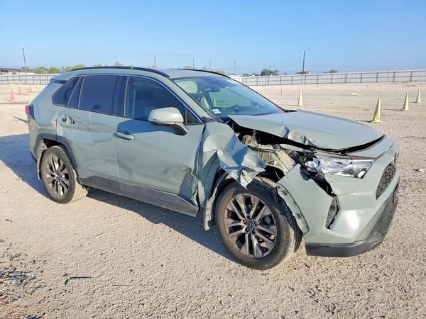 2021 TOYOTA RAV4 XLE Premium — Passenger 3/4