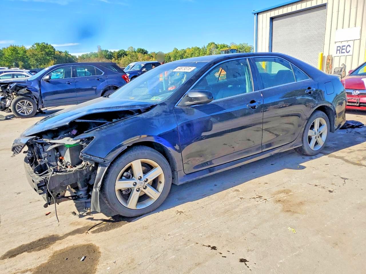 2013 TOYOTA CAMRY — Front 3/4