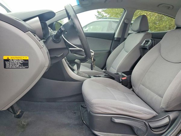 2013 HYUNDAI ELANTRA — DENT