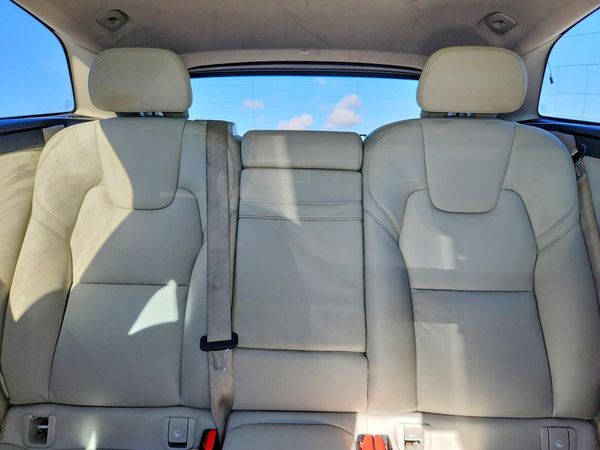 2021 VOLVO XC60 Momentum — SUVN