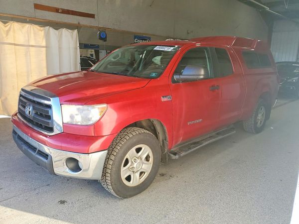 2012 TOYOTA TUNDRA SR5 — Front 3/4