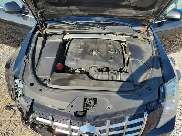2013 CADILLAC CTS Performance — Engine bay