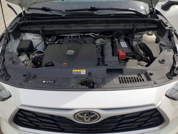 2020 TOYOTA HIGHLANDER XLE Nav — Engine bay