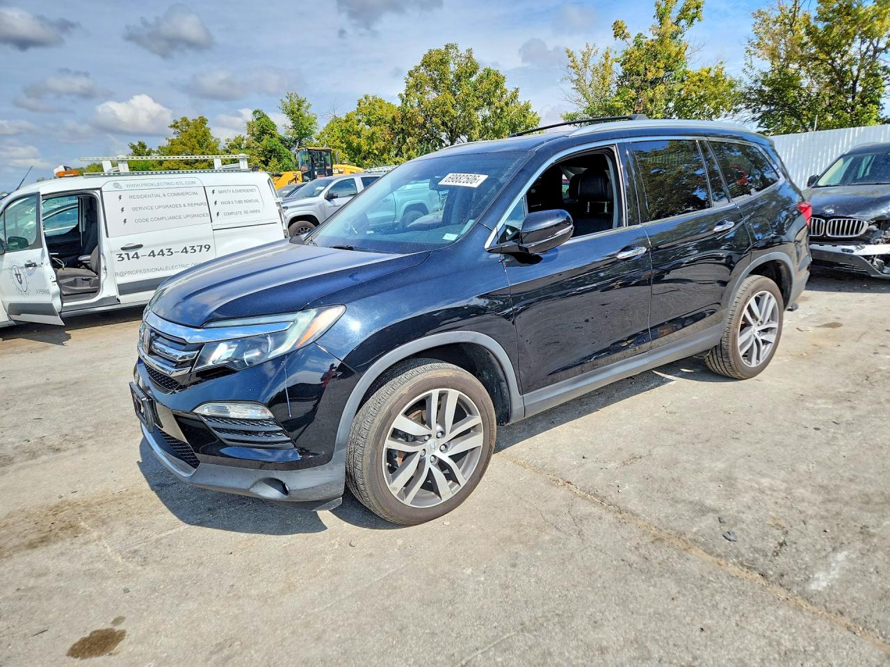 2017 HONDA PILOT TOURING — Front 3/4