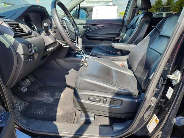 2017 HONDA PILOT TOURING — DENT