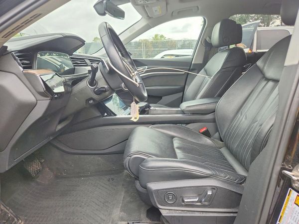 2019 AUDI E-TRON e-tron quattro Prestige — DENT