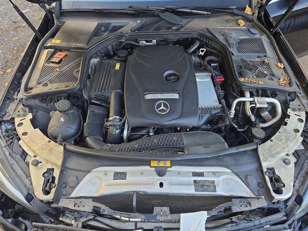 2015 MERCEDES-BENZ C — Engine bay