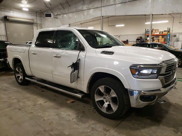2020 RAM 1500 Laramie — Passenger 3/4