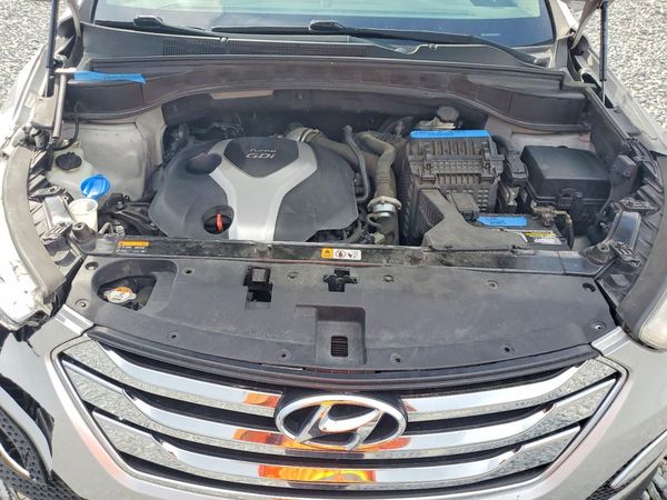 2014 HYUNDAI SANTA FE Top — Engine bay
