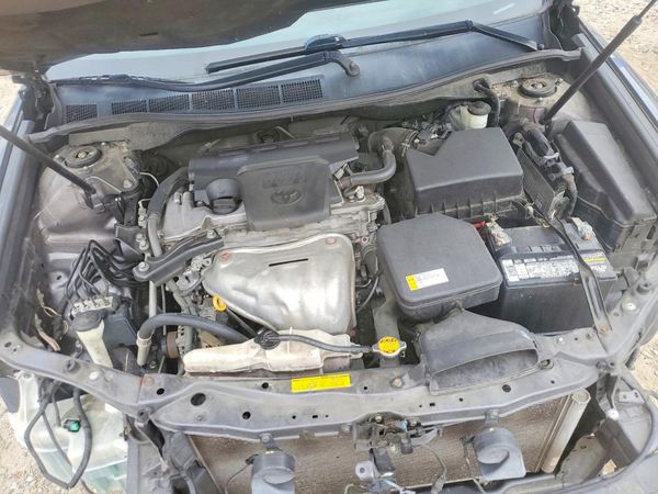2012 TOYOTA CAMRY — Engine bay