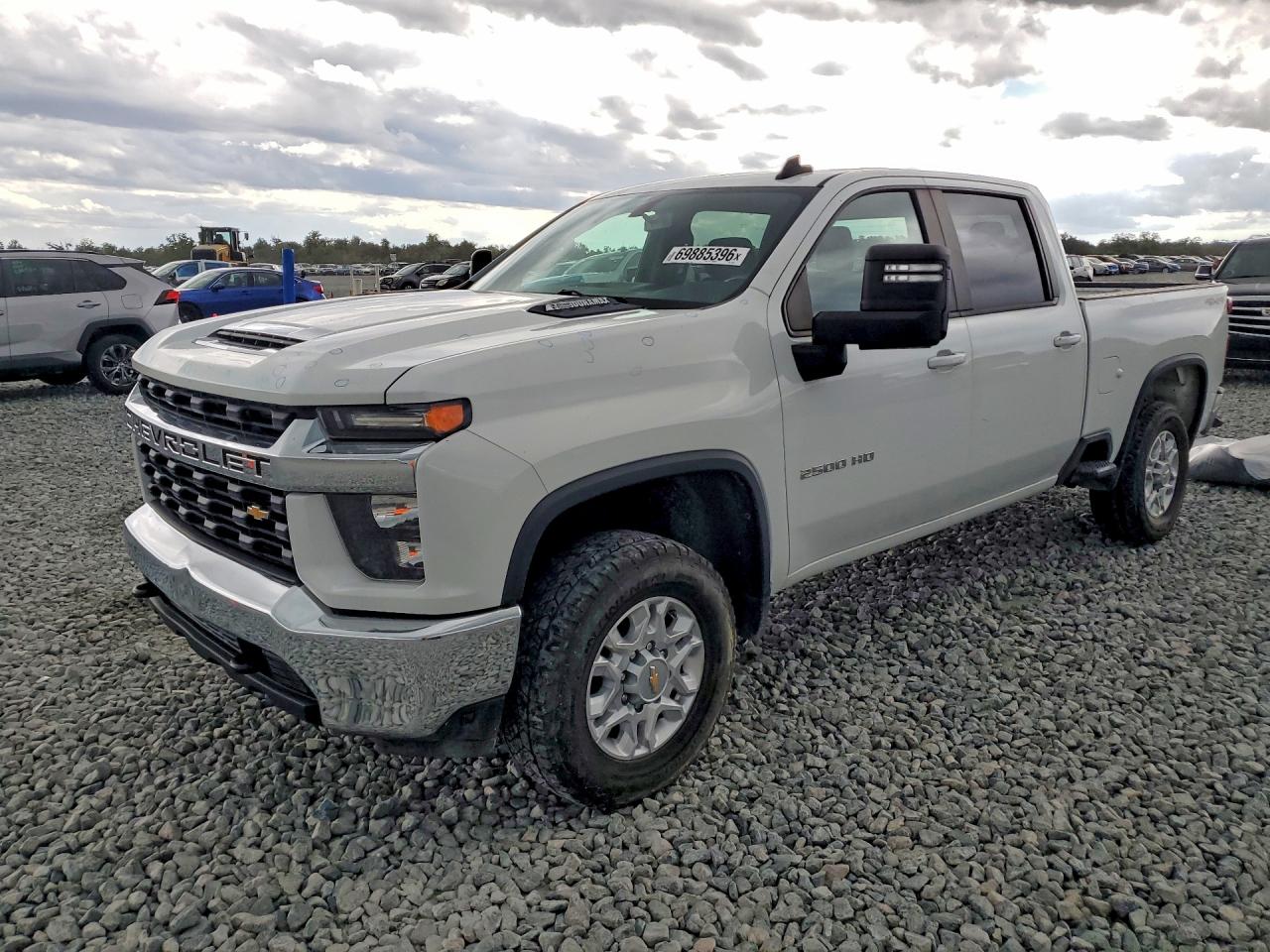 2022 CHEVROLET SILVERADO LT — Front 3/4