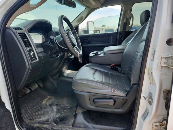 2017 RAM 3500 ST — DENT