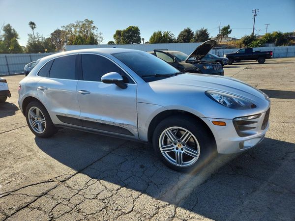 2015 PORSCHE MACAN — Passenger 3/4