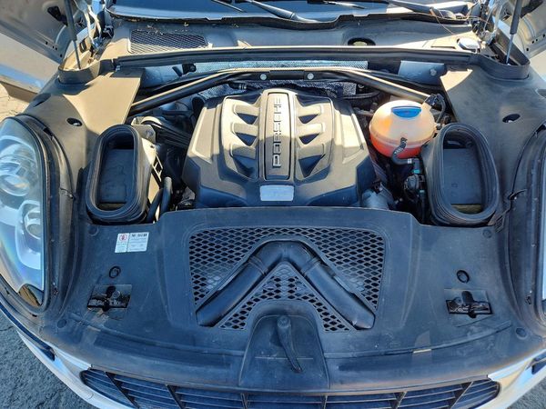 2015 PORSCHE MACAN — Engine bay