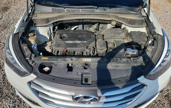 2017 HYUNDAI SANTA FE — Engine bay