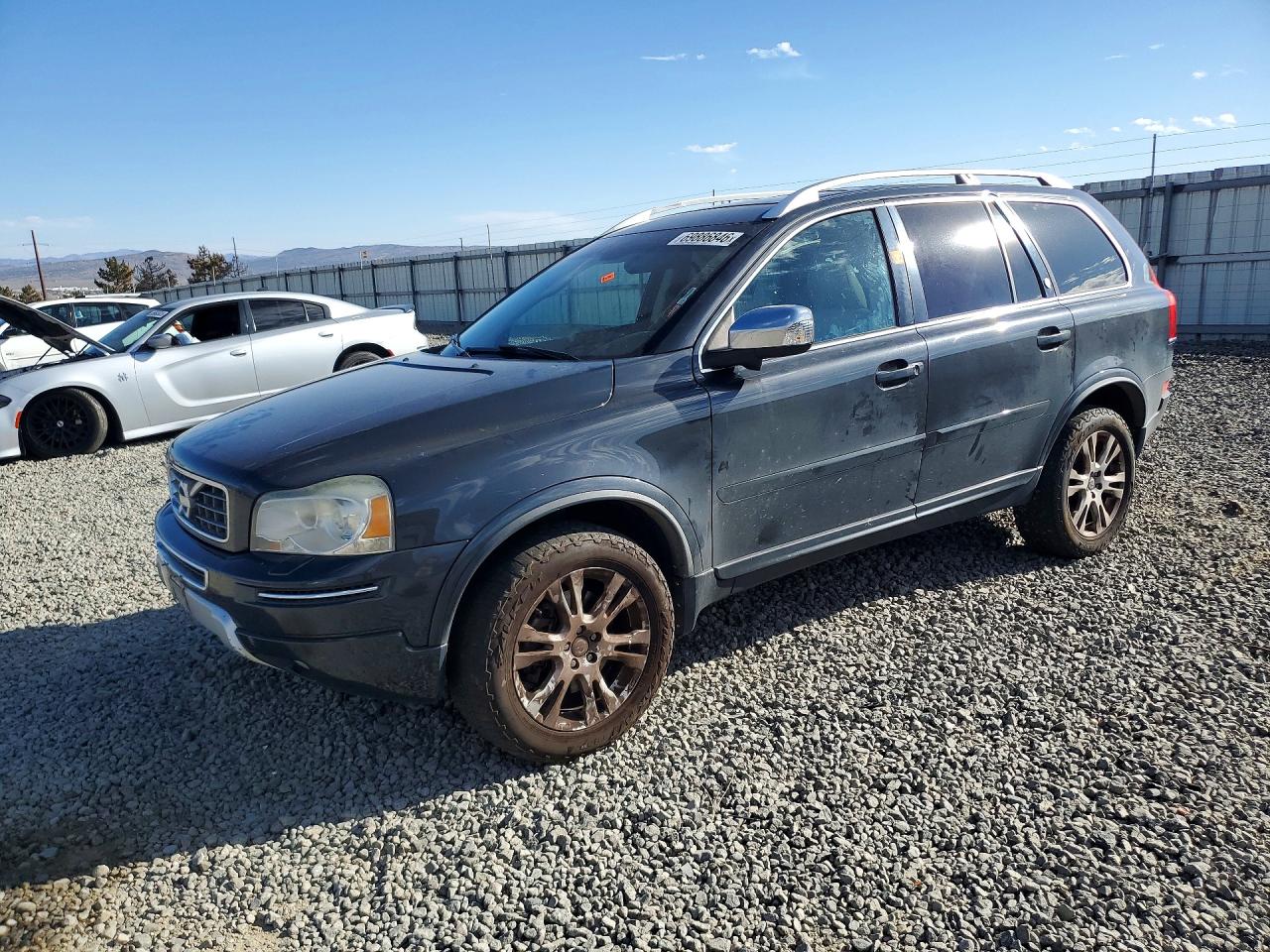 2013 VOLVO XC90 — Front 3/4